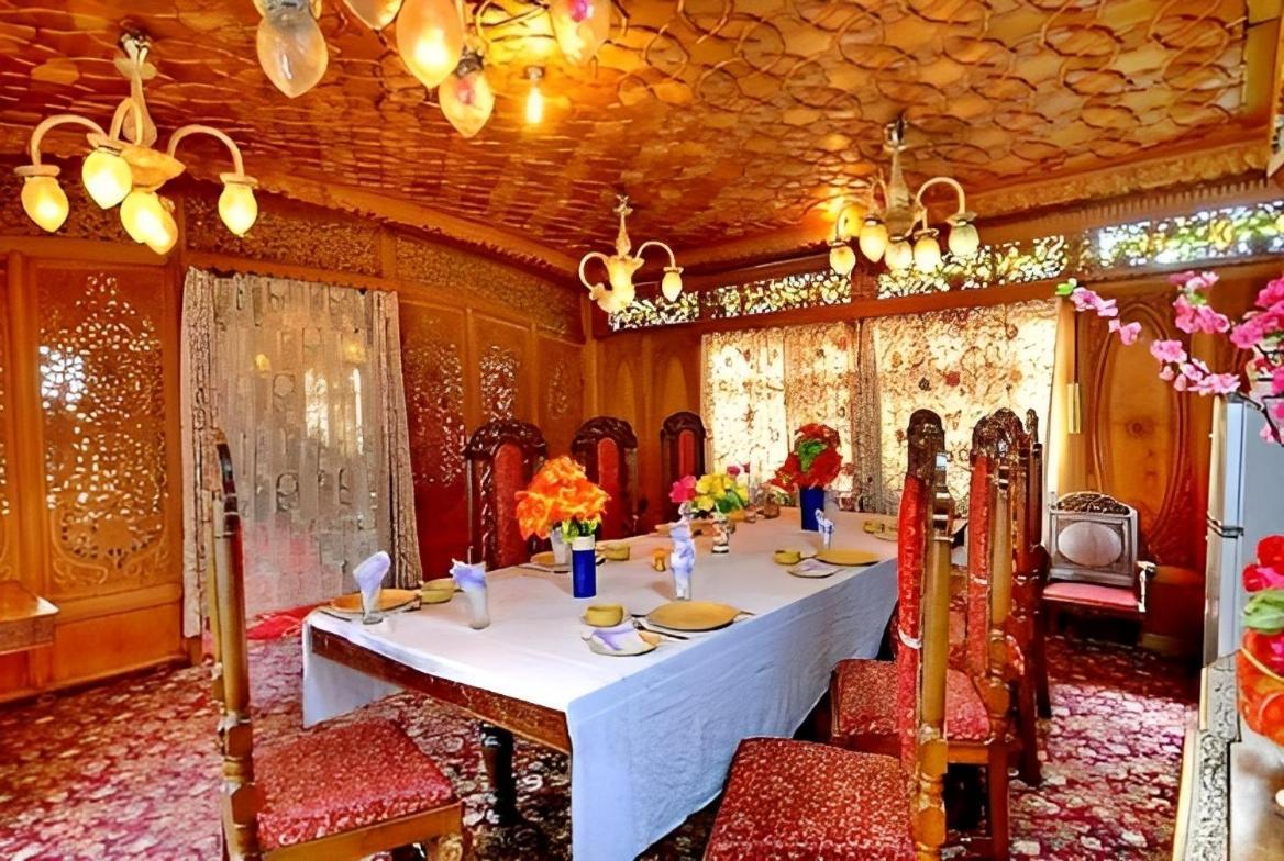 Heritage Amina Group Of Houseboats Hotell Srīnagar Eksteriør bilde