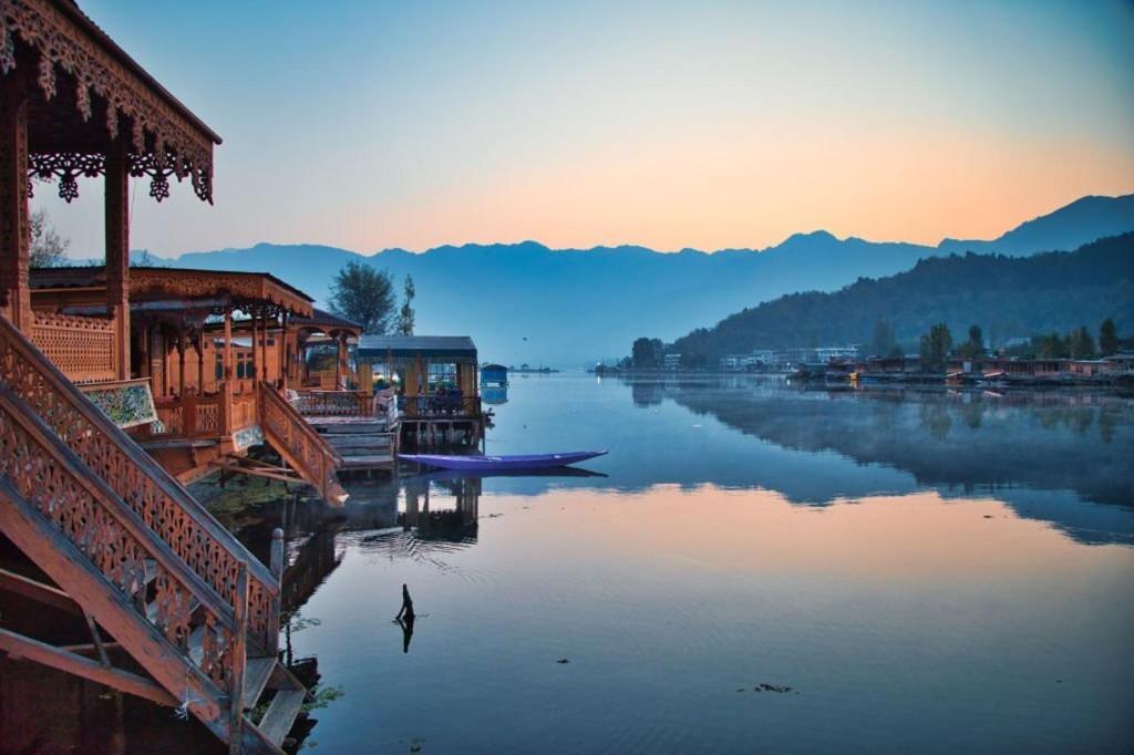 Heritage Amina Group Of Houseboats Hotell Srīnagar Eksteriør bilde