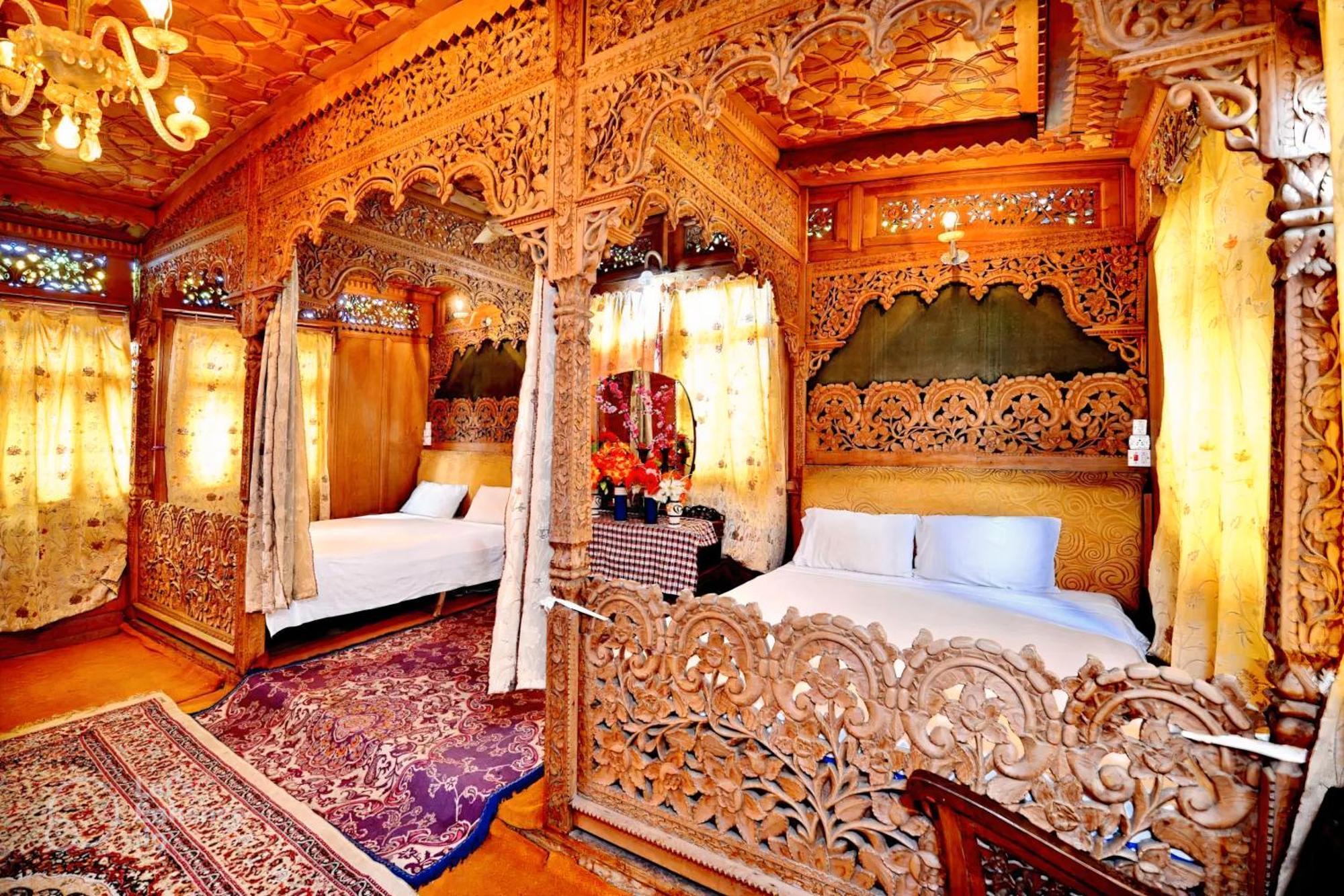 Heritage Amina Group Of Houseboats Hotell Srīnagar Eksteriør bilde