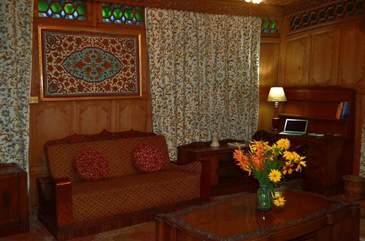 Heritage Amina Group Of Houseboats Hotell Srīnagar Eksteriør bilde