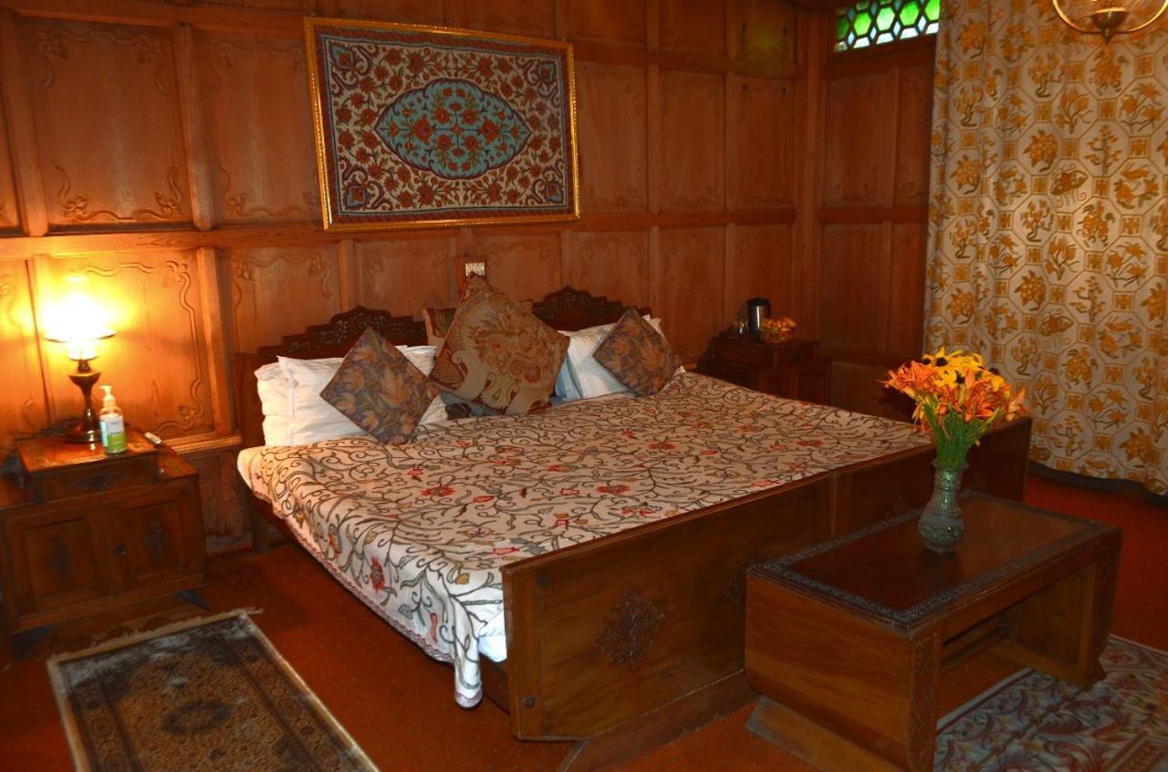 Heritage Amina Group Of Houseboats Hotell Srīnagar Eksteriør bilde
