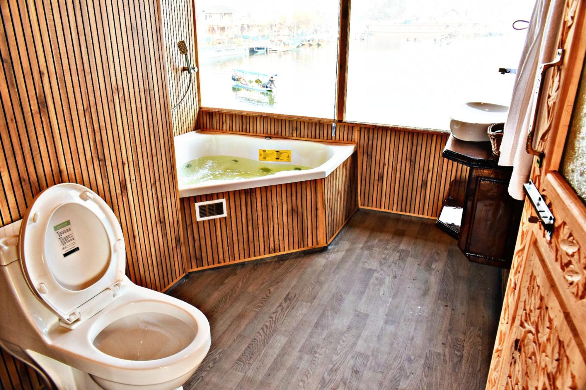 Heritage Amina Group Of Houseboats Hotell Srīnagar Eksteriør bilde