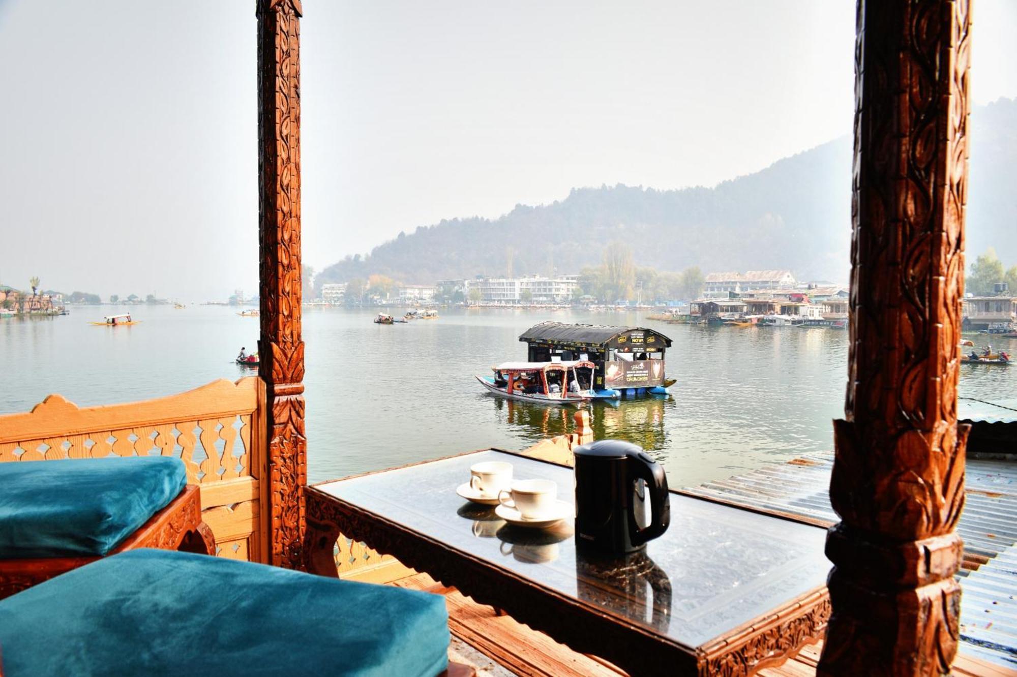 Heritage Amina Group Of Houseboats Hotell Srīnagar Eksteriør bilde